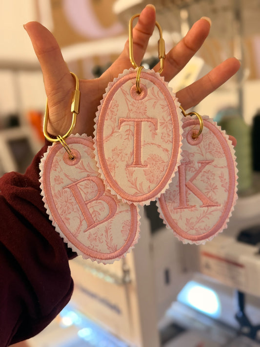 Scalloped Personalized Bag Tag/Keychain