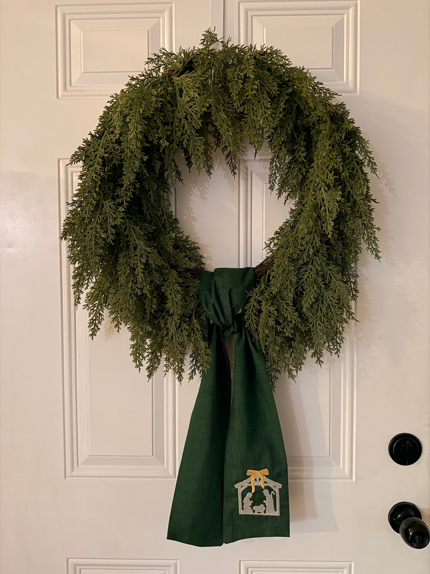 Christmas Wreath Sash – Green with Embroidered Nativity Scene